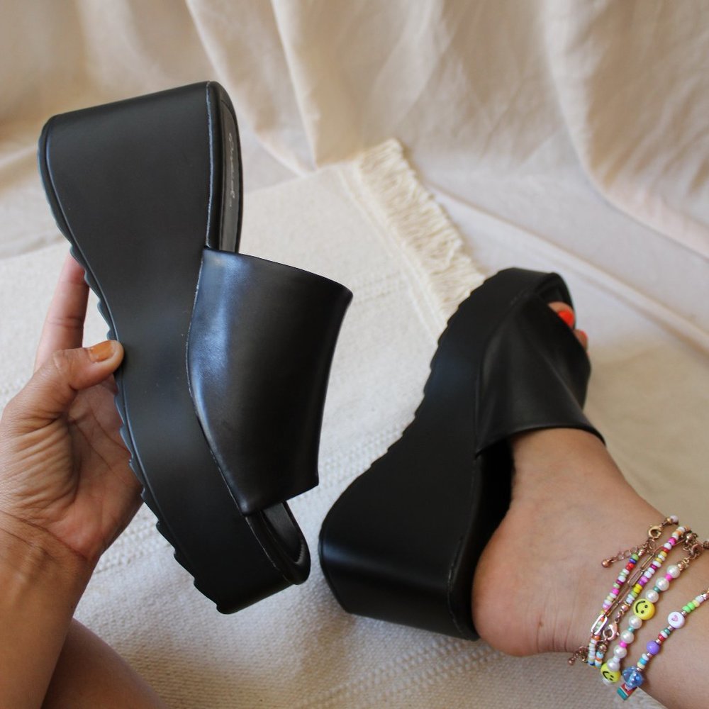 🚨LAST PAIR// Black Platform Wedge Mule - Picture 6 of 16